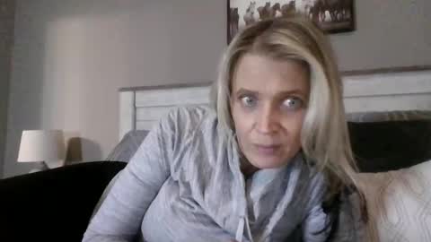 BlueEyedDDVixen online show from December 31, 2024, 10:01 pm