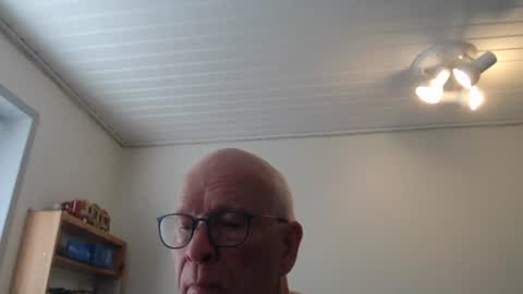 Snapshot of blueeyesn8 chatting on February 6, 2025, 10:26 am blueeyesn8 online show from February 6, 2025, 10:26 am