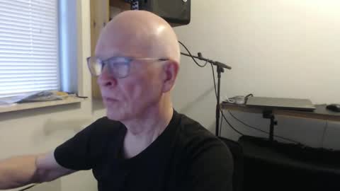 Snapshot of blueeyesn8 chatting on October 21, 2025, 8:04 am blueeyesn8 online show from October 21, 2025, 8:04 am