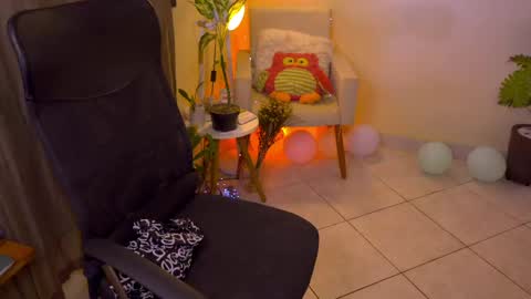 Snapshot of blueflora chatting on April 15, 2026, 6:48 pm FLORAA online show from April 15, 2026, 6:48 pm