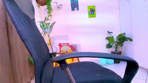 Snapshot of blueflora chatting on April 16, 2026, 7:03 pm FLORAA online show from April 16, 2026, 7:03 pm