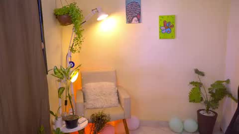 Snapshot of blueflora chatting on April 19, 2026, 6:10 pm FLORAA online show from April 19, 2026, 6:10 pm