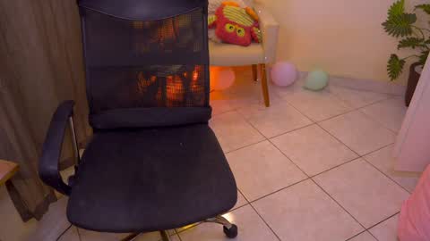 Snapshot of blueflora chatting on May 1, 2026, 5:39 pm FLORAA online show from May 1, 2026, 5:39 pm