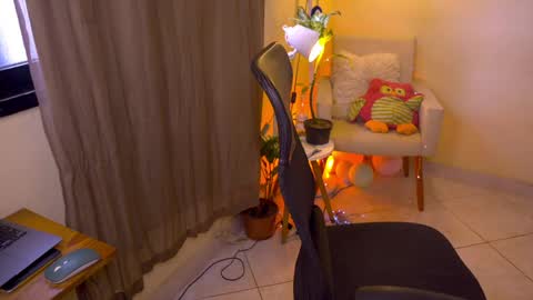 Snapshot of blueflora chatting on May 14, 2026, 3:19 pm FLORAA online show from May 14, 2026, 3:19 pm