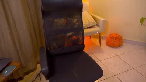 FLORAA online show from November 15, 2025, 9:17 am