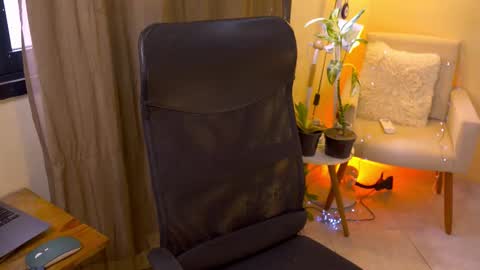 FLORAA online show from January 19, 2026, 1:48 pm