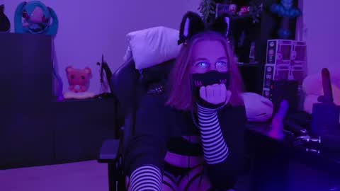 Blue online show from February 15, 2026, 6:48 pm