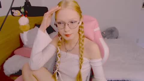 Snapshot of blush_alert chatting on July 5, 2026, 8:32 am Diana online show from July 5, 2026, 8:32 am
