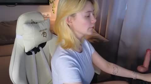 Alice and David online show from July 20, 2026, 11:07 pm
