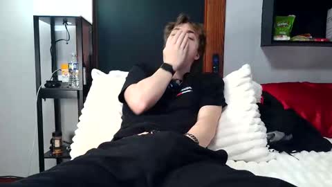 bobby72738 online show from November 18, 2025, 2:28 am