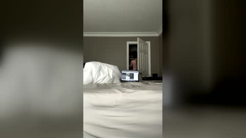 boboutte online show from April 17, 2026, 3:26 pm