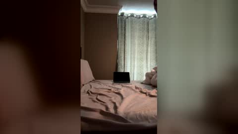 boboutte online show from April 19, 2026, 5:01 pm