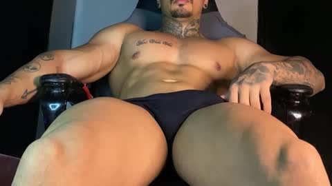 bodymenbr online show from December 15, 2025, 9:52 pm