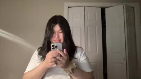 Snapshot of bolre8900 chatting on April 7, 2026, 2:01 am bolre8900 online show from April 7, 2026, 2:01 am