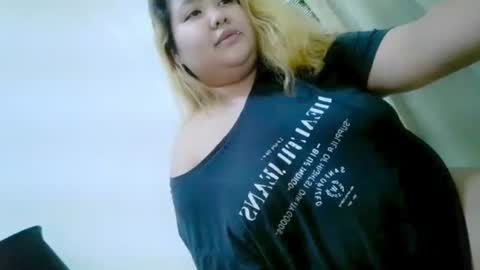 Snapshot of bombastic_darla chatting on September 13, 2025, 10:42 pm bombastic_darla online show from September 13, 2025, 10:42 pm