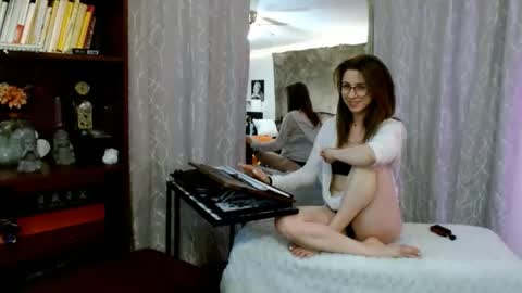 Snapshot of bombshellbaeby chatting on April 15, 2026, 4:52 am BombshellBaeby online show from April 15, 2026, 4:52 am