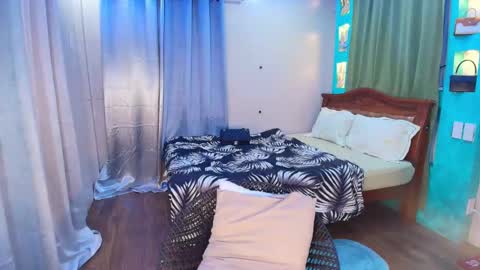 Snapshot of bombshelllaurax chatting on April 30, 2026, 4:19 am bombshelllaurax online show from April 30, 2026, 4:19 am