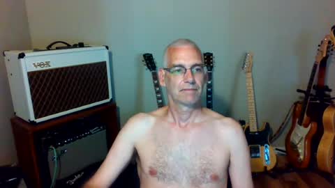 Snapshot of bomec40 chatting on July 20, 2026, 11:23 am Carl online show from July 20, 2026, 11:23 am