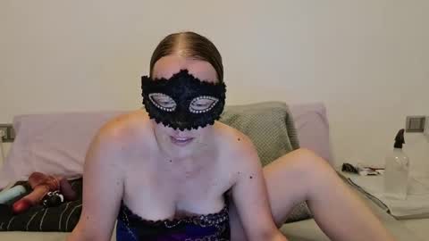 Snapshot of bonbonsitos_69 chatting on July 23, 2026, 9:51 am Lucy online show from July 23, 2026, 9:51 am