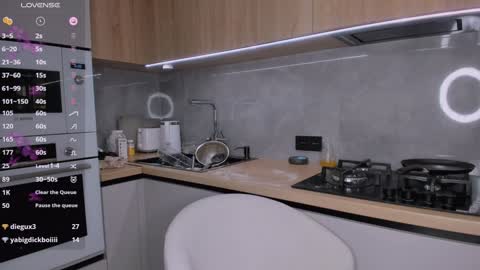 Olly online show from December 8, 2024, 4:28 pm