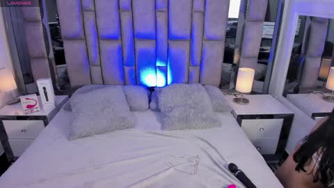 bonet_iris online show from April 14, 2026, 7:09 pm