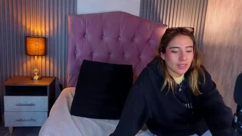 bonnali_lune online show from March 22, 2026, 10:18 am