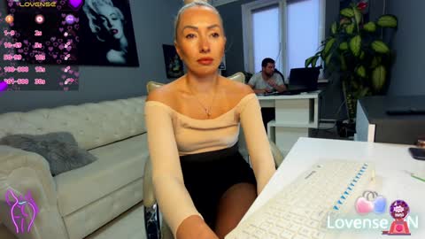 bonnie_annd_clyde online show from December 13, 2024, 1:55 pm