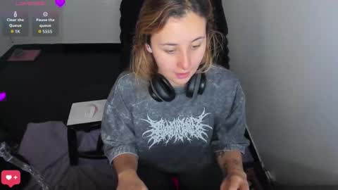 Bonnie Help me reach 500 likes online show from February 5, 2026, 9:19 pm