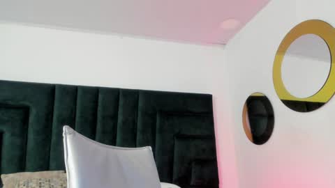 Snapshot of bonniecute_ chatting on December 2, 2024, 11:34 am online show from December 2, 2024, 11:34 am