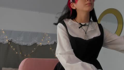 Snapshot of bonniecute_ chatting on December 3, 2024, 11:44 am online show from December 3, 2024, 11:44 am