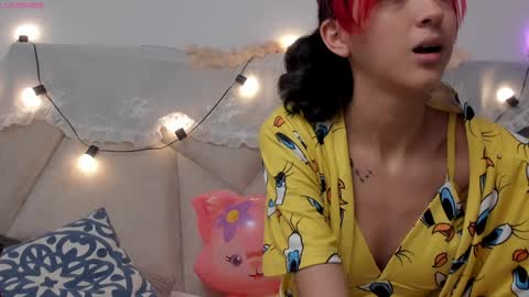 Snapshot of bonniecute_ chatting on December 10, 2024, 11:43 am online show from December 10, 2024, 11:43 am
