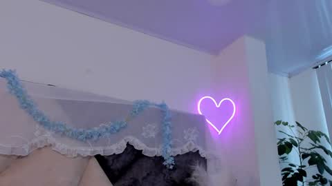 Snapshot of bonniecute_ chatting on December 14, 2024, 2:42 pm online show from December 14, 2024, 2:42 pm
