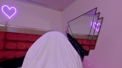 Snapshot of bonniecute_ chatting on December 21, 2024, 2:47 pm online show from December 21, 2024, 2:47 pm