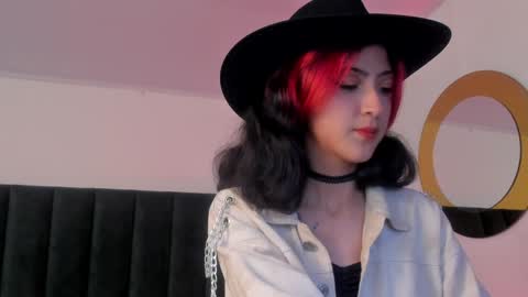 Snapshot of bonniecute_ chatting on December 26, 2024, 11:43 am online show from December 26, 2024, 11:43 am