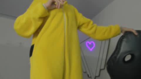 Snapshot of bonniecute_ chatting on January 29, 2025, 11:20 am online show from January 29, 2025, 11:20 am
