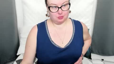 Bonnie online show from November 20, 2025, 5:40 am