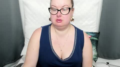 Bonnie online show from November 29, 2025, 6:49 am