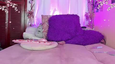 Bonnie Yoshida online show from December 20, 2024, 2:49 pm