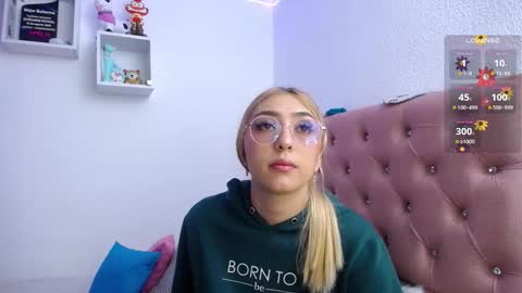 Soffy Brooks Independent model online show from November 16, 2025, 4:29 am