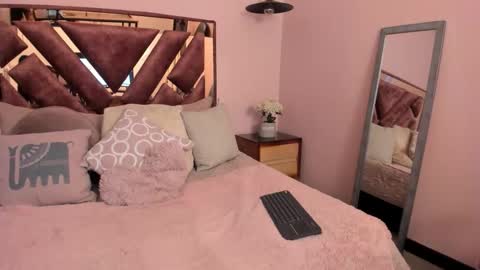 Snapshot of bonny_jones2 chatting on September 17, 2025, 12:51 pm Bonny Jones online show from September 17, 2025, 12:51 pm