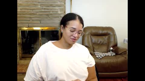 Queen Bon Vivantt online show from November 13, 2025, 2:49 pm