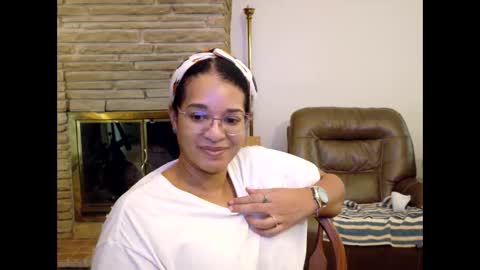 Queen Bon Vivantt online show from December 19, 2025, 6:59 pm