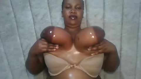 Snapshot of boobberry01 chatting on May 9, 2026, 10:04 pm Berry online show from May 9, 2026, 10:04 pm
