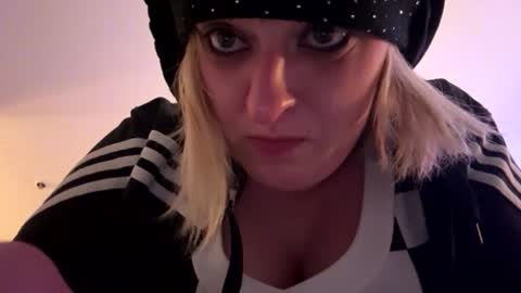 boobookittyfuxx online show from April 19, 2026, 7:18 am