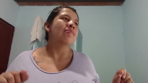 Luciana independent model online show from November 23, 2025, 9:14 pm