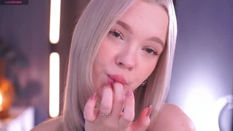 Alina online show from November 28, 2025, 8:28 am