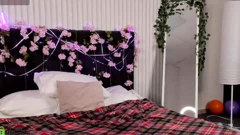 Milena online show from November 12, 2025, 3:18 am