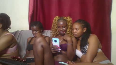 bootie_caramel online show from February 26, 2025, 5:17 pm