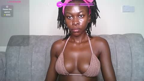 Snapshot of booty_queen001 chatting on December 28, 2024, 9:52 am Heather online show from December 28, 2024, 9:52 am