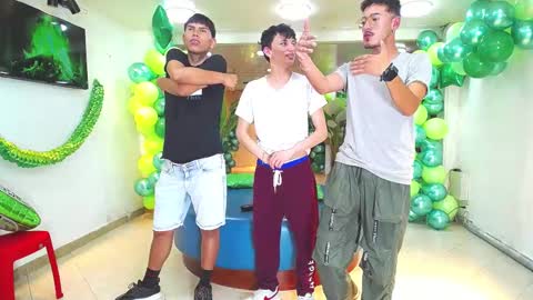 THOMAS AND DAMIAND online show from March 9, 2025, 5:11 am